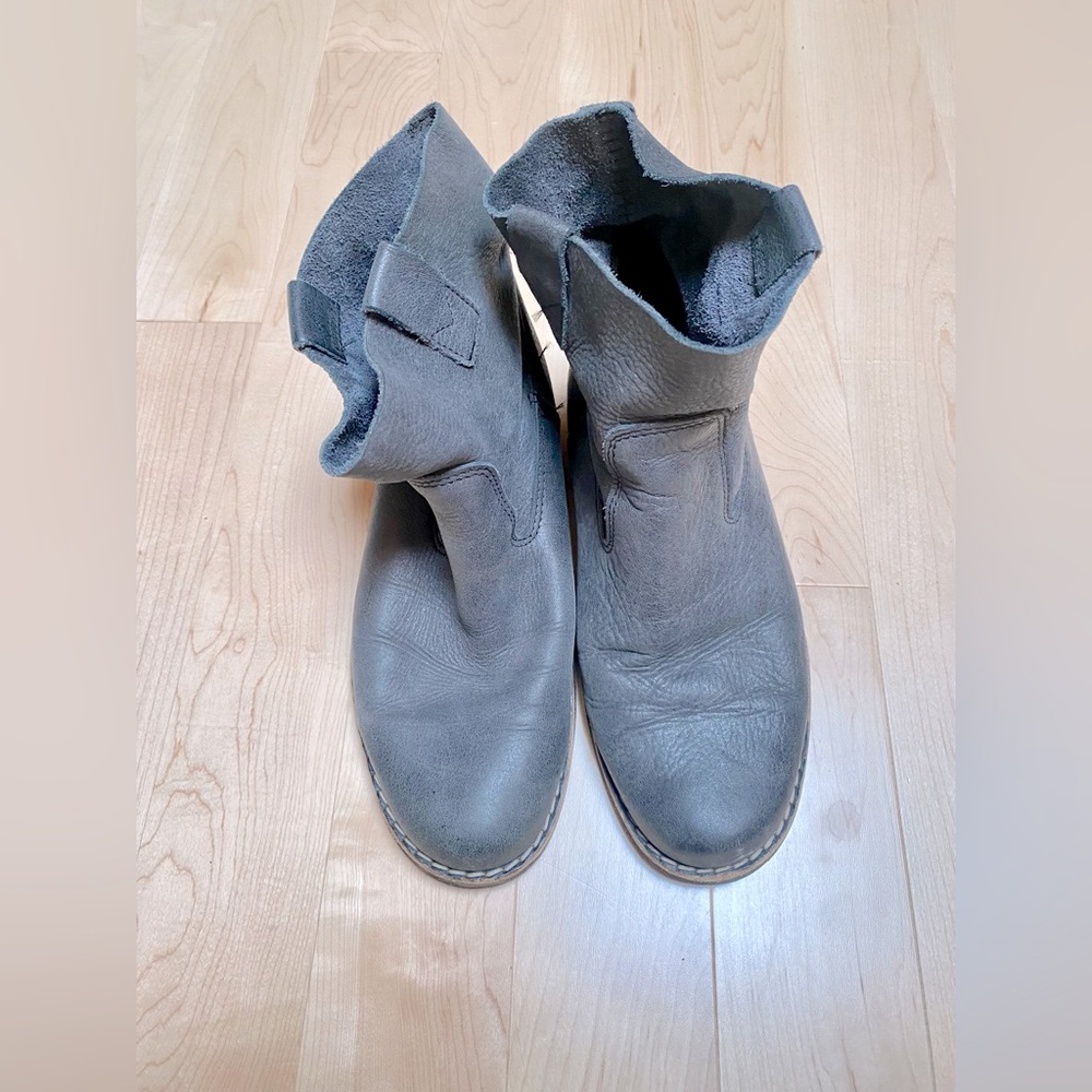 ✨Roots Grey Leather Tribe Boots